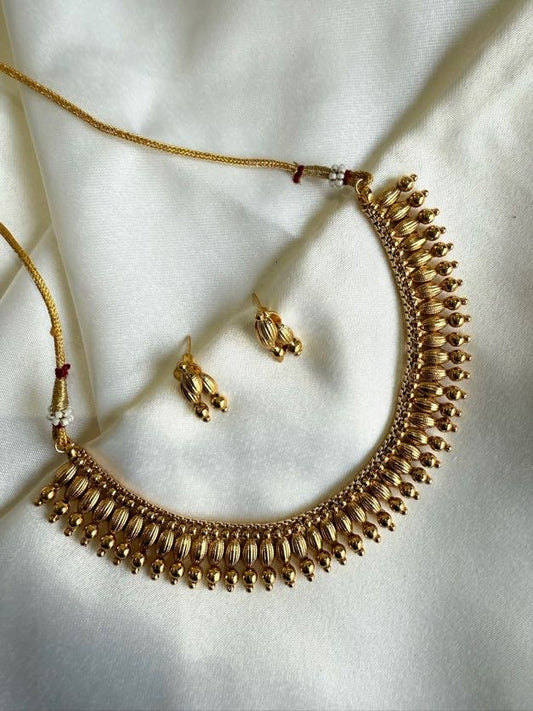 Simple Gold Necklace Set - 12