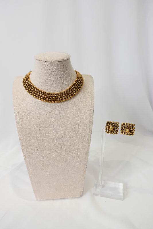 Antique Gold Tone Necklace - 173
